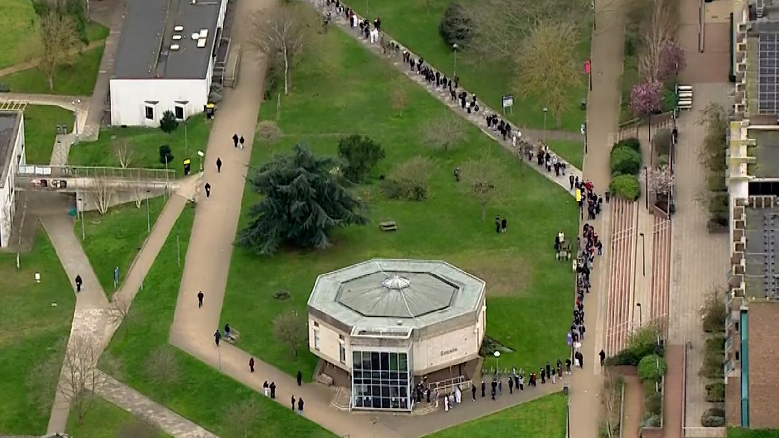 Kent students queue for antibiotics after meningitis outbreak