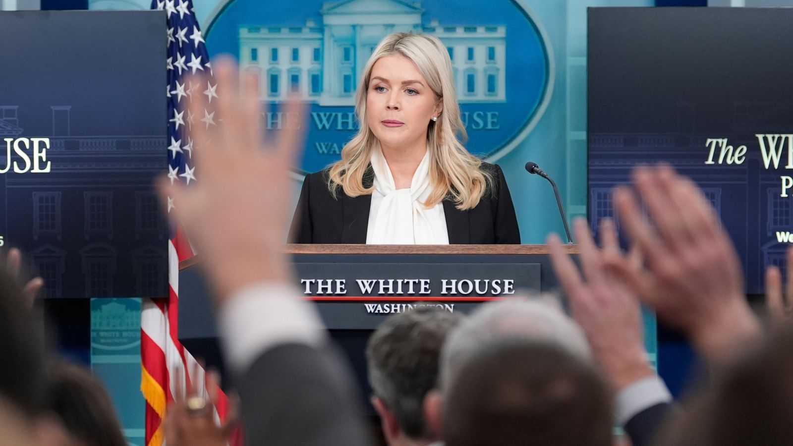 Las conversaciones sobre lo que sucederá a continuación para el pueblo iraní brillaron por su ausencia en la sesión informativa de la Casa Blanca | Noticias de EE. UU.