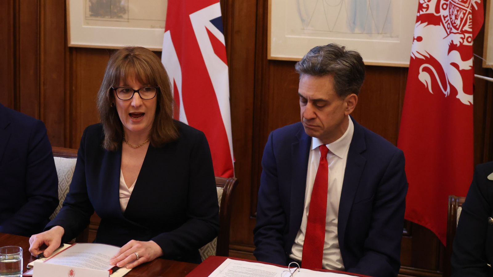 Ministers warn petrol retailers over prices in meeting