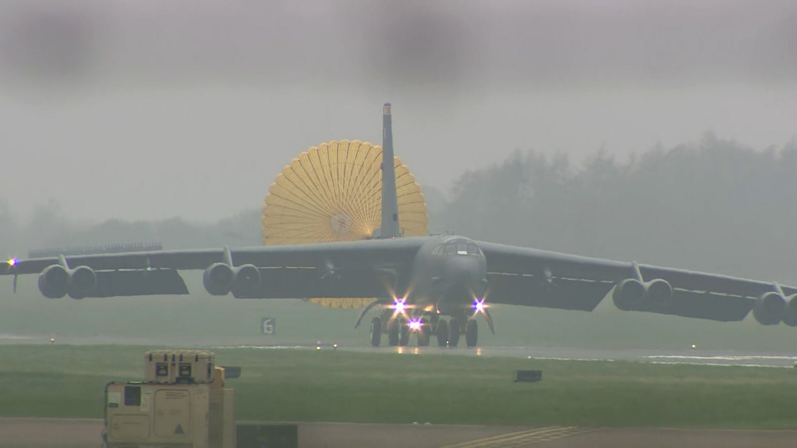 Three US aircraft land at RAF Fairford in Gloucestershire