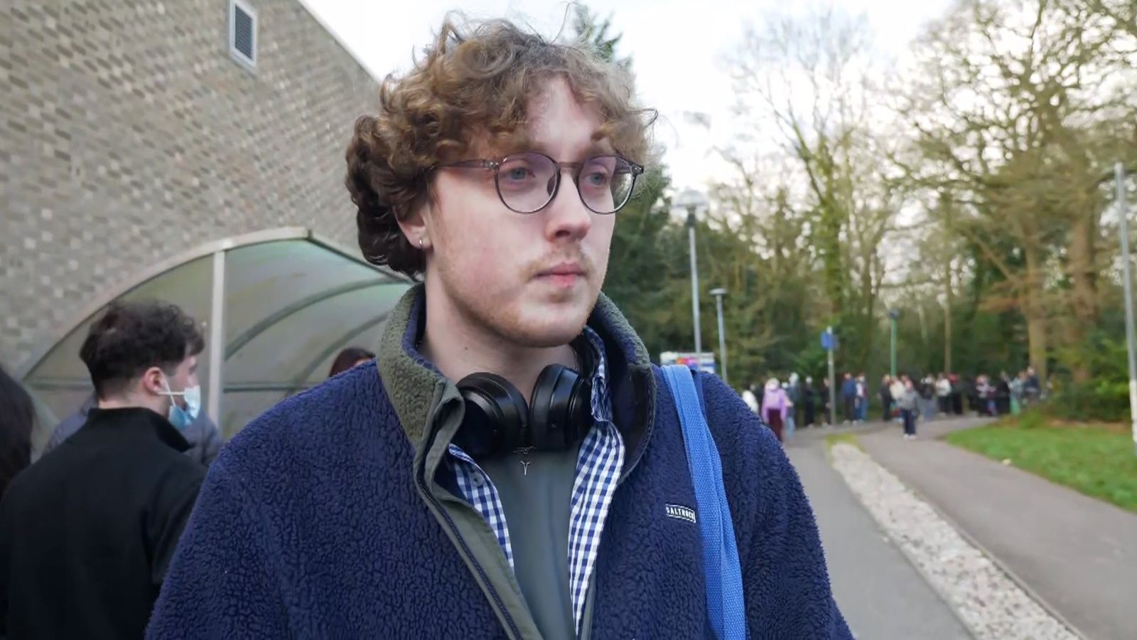 Students in Kent continue to queue for meningitis vaccine