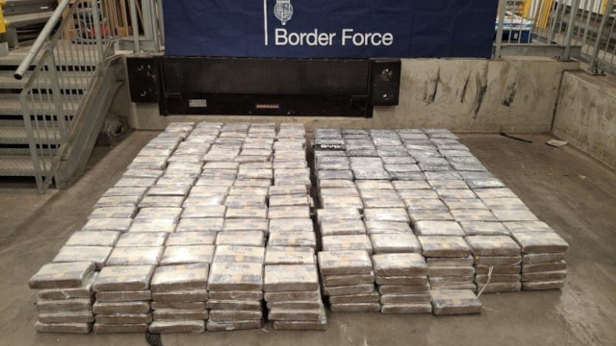 'Massive amount' of cocaine found in shipping container of bananas at ...