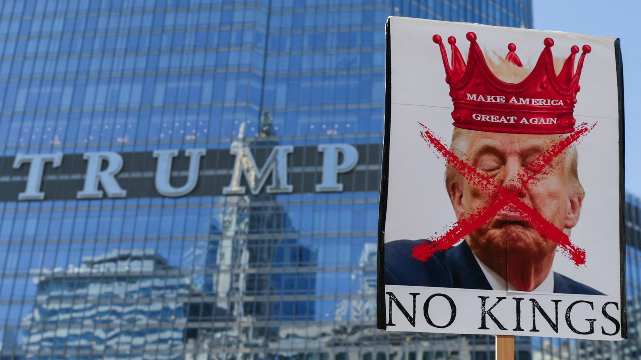 skynews-no-kings-chicago-protest_7205795.jpg?20260328222511