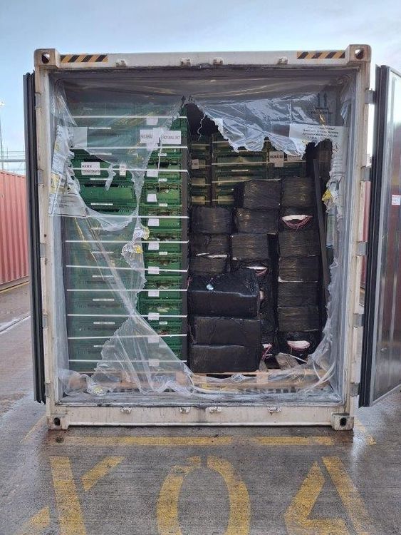 'Massive amount' of cocaine found in shipping container of bananas at ...