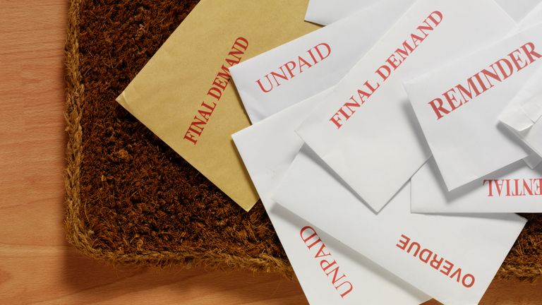 Mother Faces Ex-Partner's Old Debt: Legal Experts Weigh In on Liability