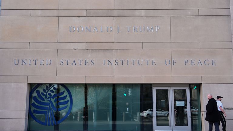 Yeniden adlandırılan Barış Enstitüsü binası. Dosya resmi: AP