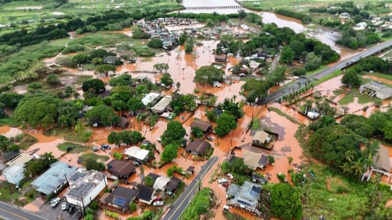 Thousands evacuated following severe flooding in Hawaii