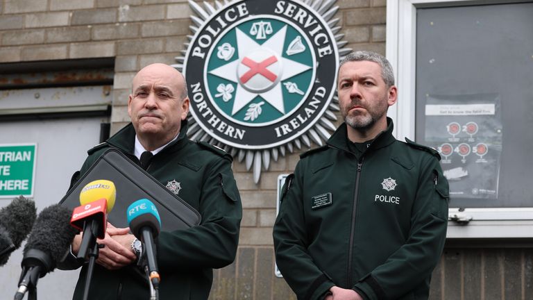 ACC Ryan Henderson ve Bölge Komutanı Müfettiş Brendan Green Salı sabahı. Resim: PA 