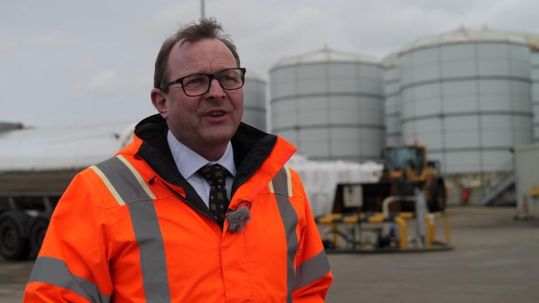 John Fuller, artan fiyatların 'gerçekten ciddi bir durum' olduğunu söyledi