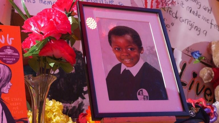 Enstalasyonda Sylvia'nın oğlu Eugene'nin bir fotoğrafı sergileniyor