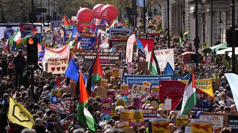 Organizers Claim Half a Million March in London Against Far Right