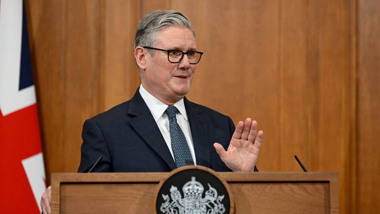 Starmer's Iran Stance Echoes Blair's Leadership Dilemma on US Relations