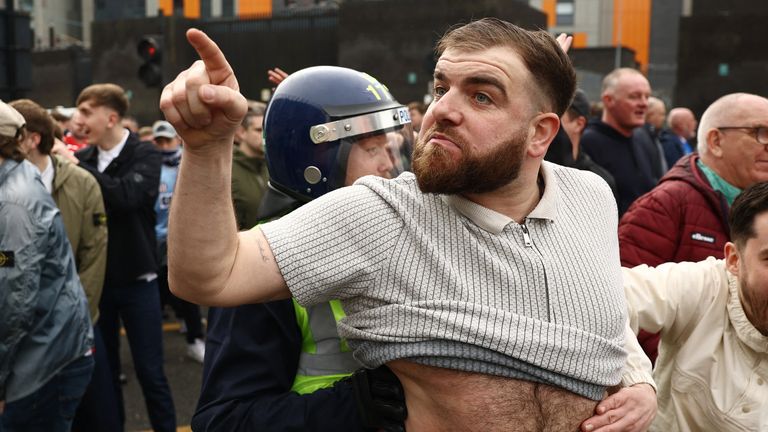 Maçtan önce bir Sunderland taraftarı. Resim: Aksiyon Görselleri/Reuters