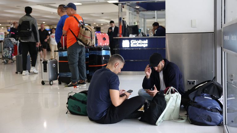 Passengers stranded at Sydney Airport after a standby flight to Switzerland via Doha was canceled earlier this week. Image: Reuters