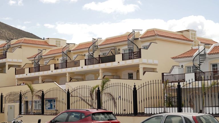 The apartment building where Gwinnett lives