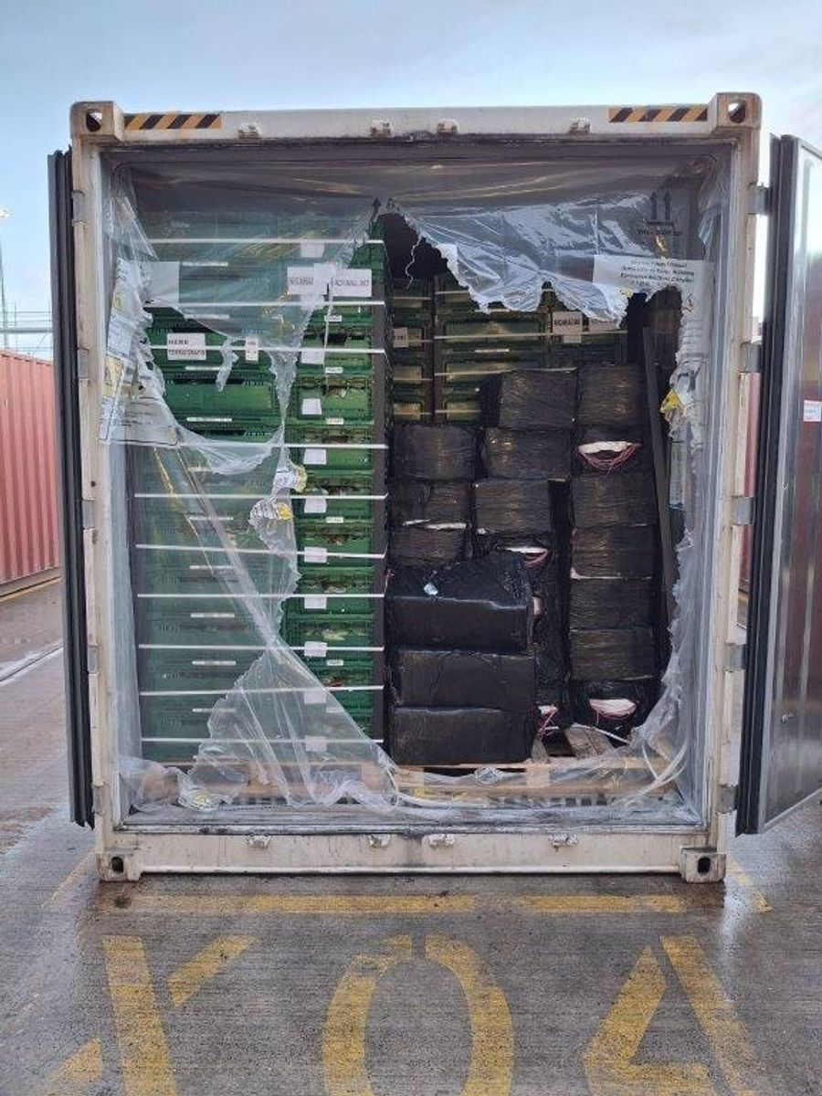 'Massive amount' of cocaine found in shipping container of bananas at ...