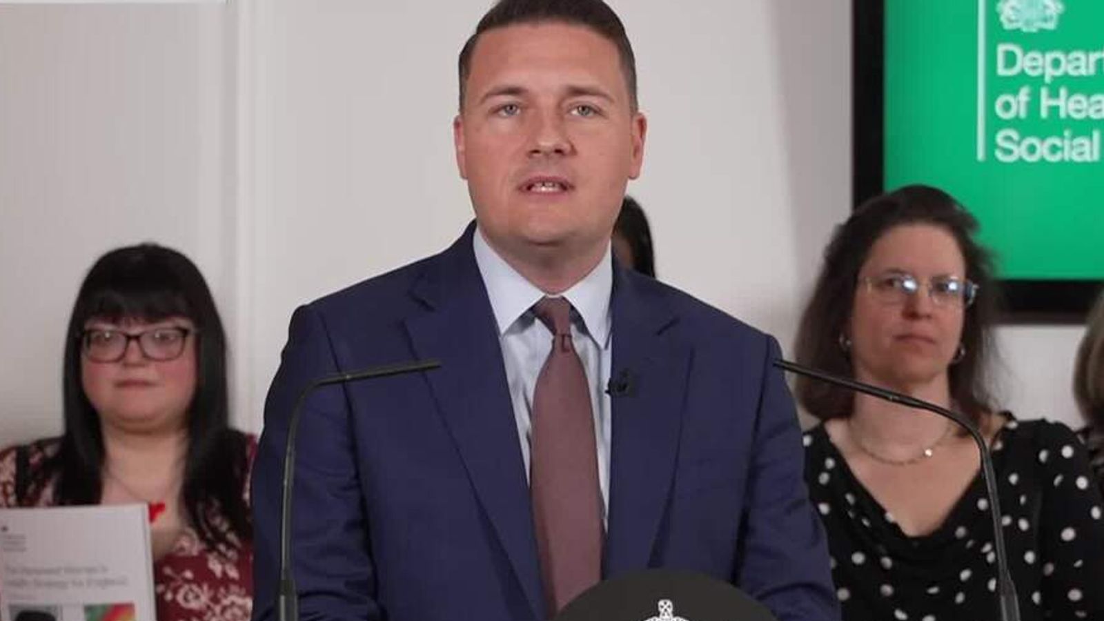 Wes Streeting Vows to End 'Medical Misogyny' With Sweeping NHS Women's Health Strategy