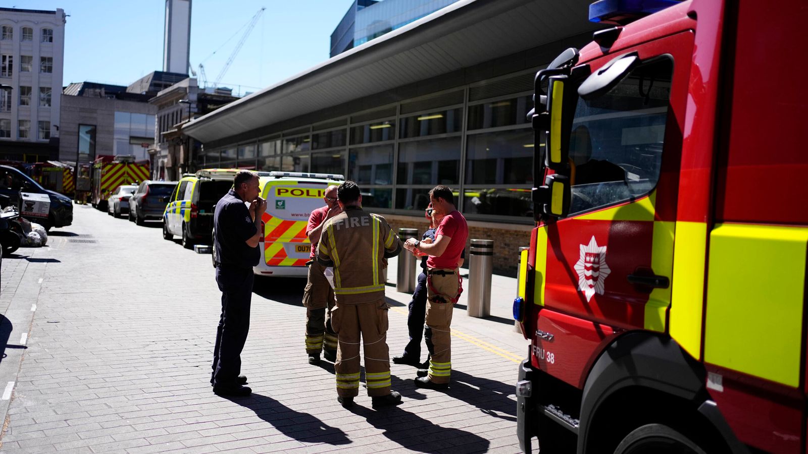 London Station Evacuated After number Of Passengers Complained Of london-station-evacuated-after-number-of-passengers-complained-of