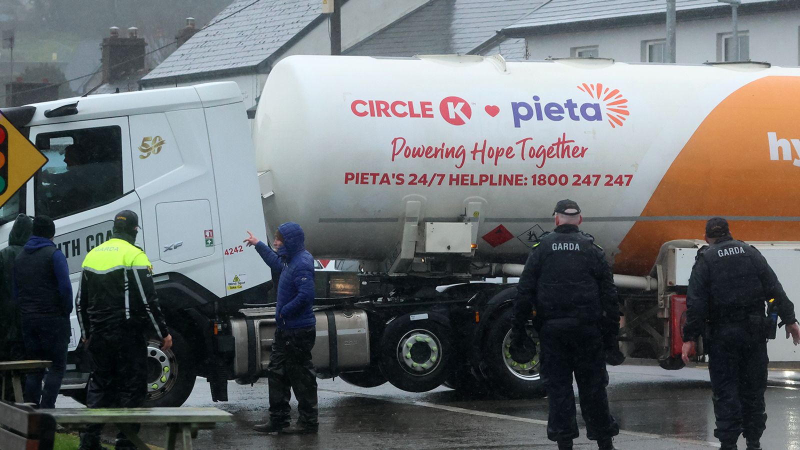 Irish Protests Disrupt Fuel Supply as Iran War Drives Price Increases