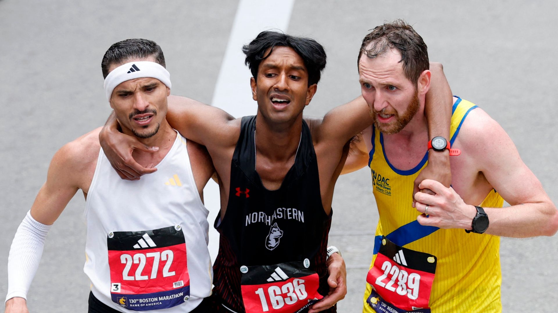 The Men Who Sacrificed Their Race To Help Another Boston Marathon Runner - Beritaja