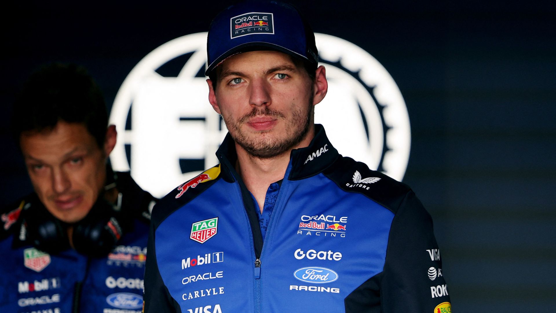 Max Verstappen yarışmak üzere olduğu pistte hayatını kaybeden sürücüyü anıyor