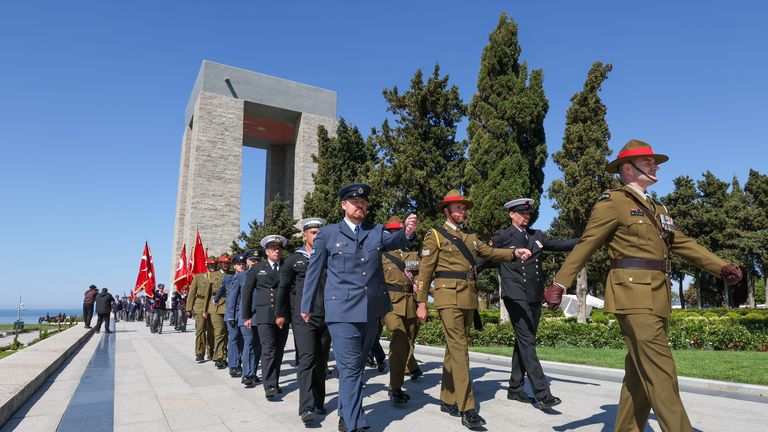 New Zealand soldiers at the Mehmetcik monument in the Gallipoli peninsula, Turkey. Pic: Dia Photo/AP