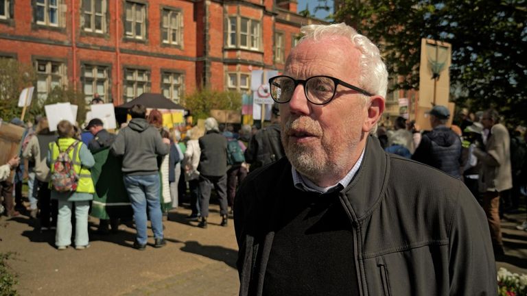 Friends of the Earth wants the government to close the 'loophole' in the fracking ban