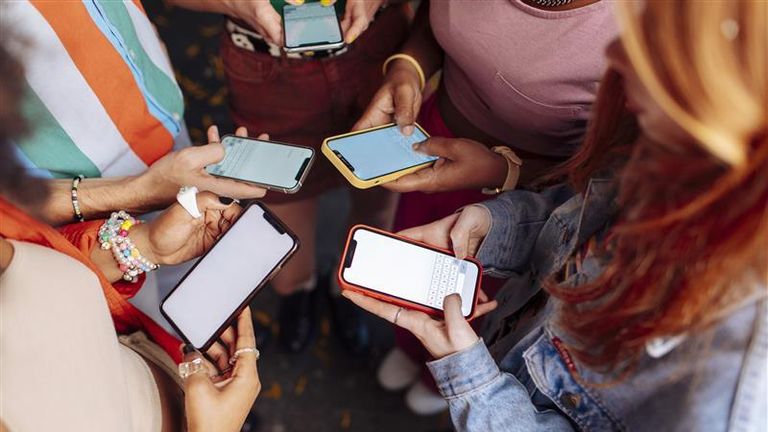 Education secretary says social media restrictions for under-16s will be introduced