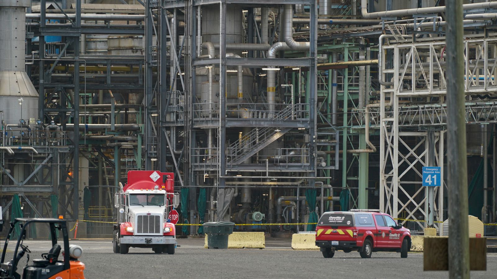 One killed and nine missing after chemical tank implodes in US