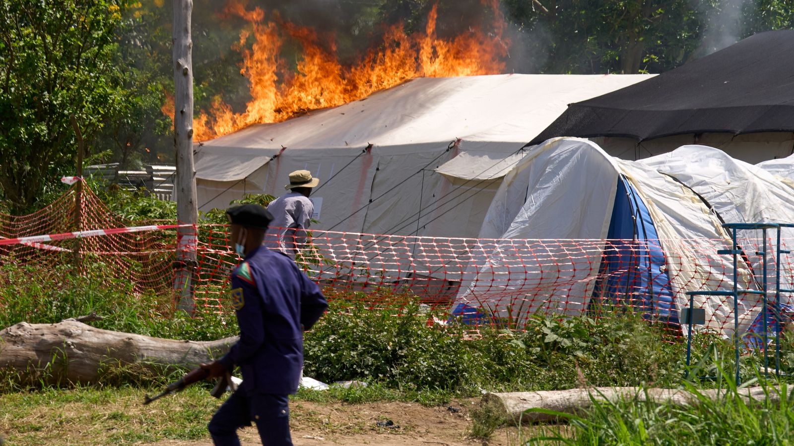 Ebola outbreak gathering momentum, amid fears of spread, as angry crowd sets fire to treatment centre in Democratic Republic of Congo | World News