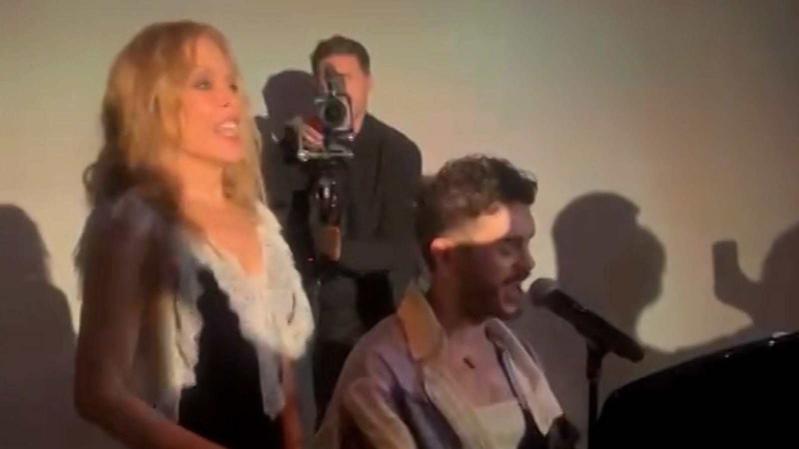 Fan surprised As Kylie Minogue Joins Him For A Duet Ents Arts fan-surprised-as-kylie-minogue-joins-him-for-a-duet-ents-arts