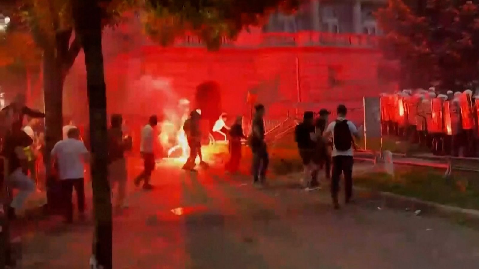 Protesters clash with riot police at anti-government rally in Serbia ...