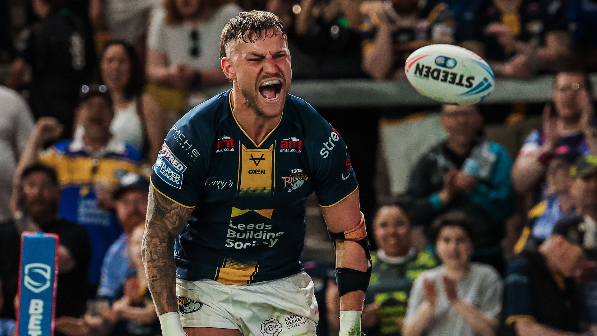 Leeds hammer Huddersfield to move top of Super League