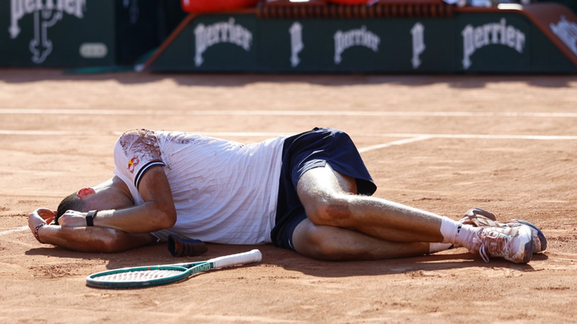 Mensik fumes at 'insane' French Open conditions after collapsing on court