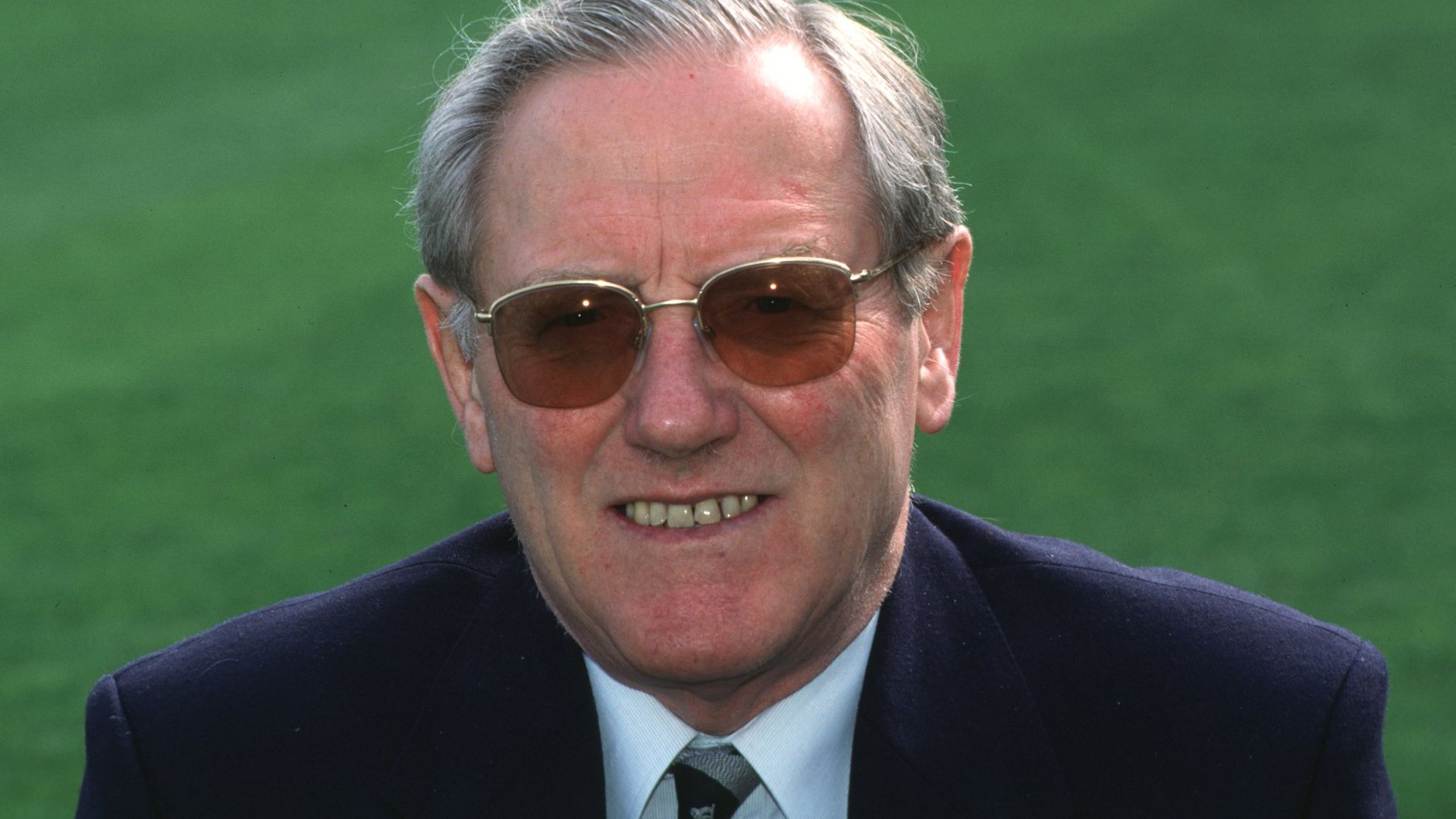 Former England captain Mike Smith dies aged 92