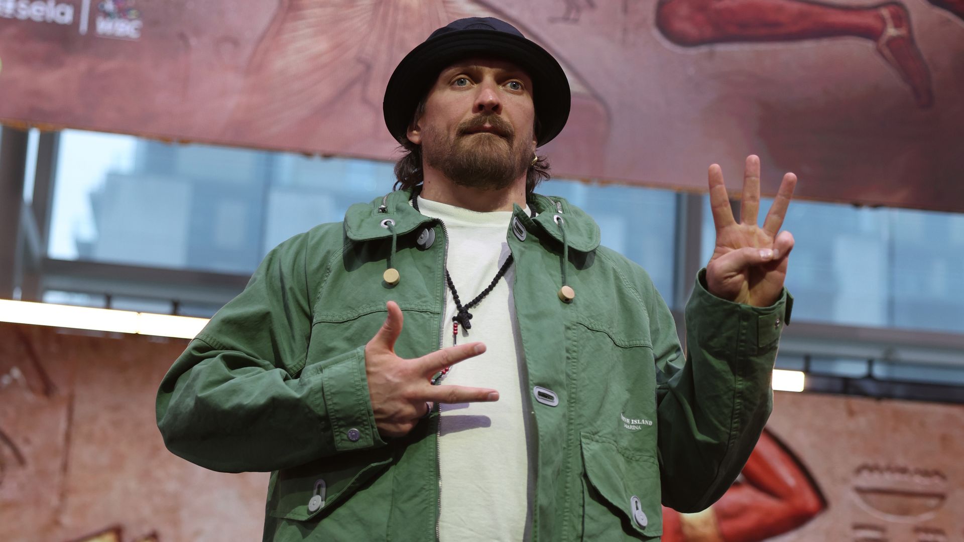 What happens if Usyk suffers defeat to Verhoeven?