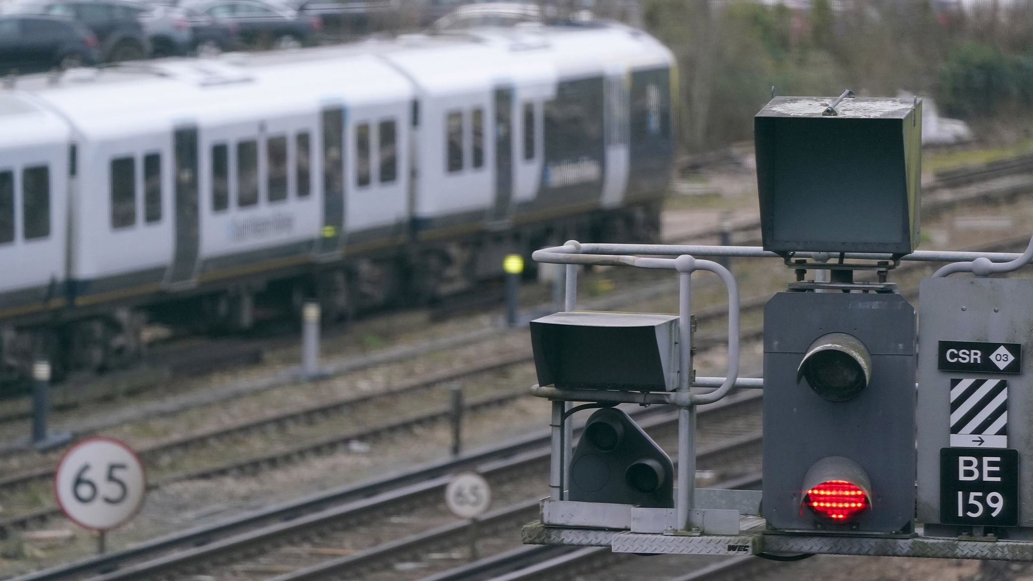 https://e3.365dm.com/26/05/2048x1152/skynews-south-western-railway_7241210.jpg?20260507103519