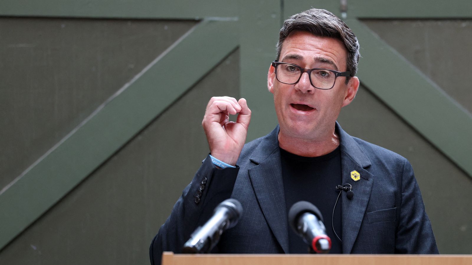 Wife Urges Burnham to Intervene in British Man's Sweden Deportation Risk Wife Urges Burnham to Intervene in British Man's Sweden Deportation Risk