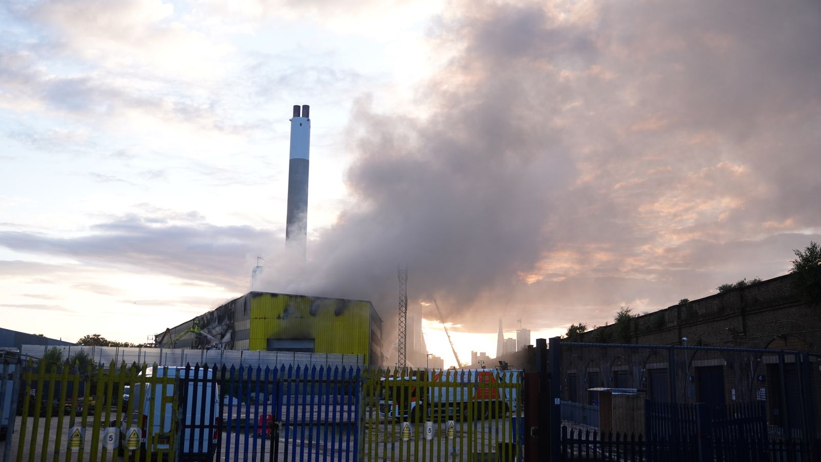 Huge blaze at recycling centre causes travel disruption in south London ...