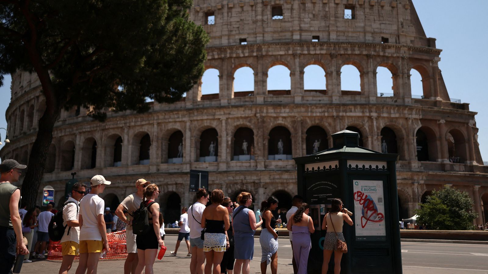 Red alerts issued over heatwave in Italy and Balkans