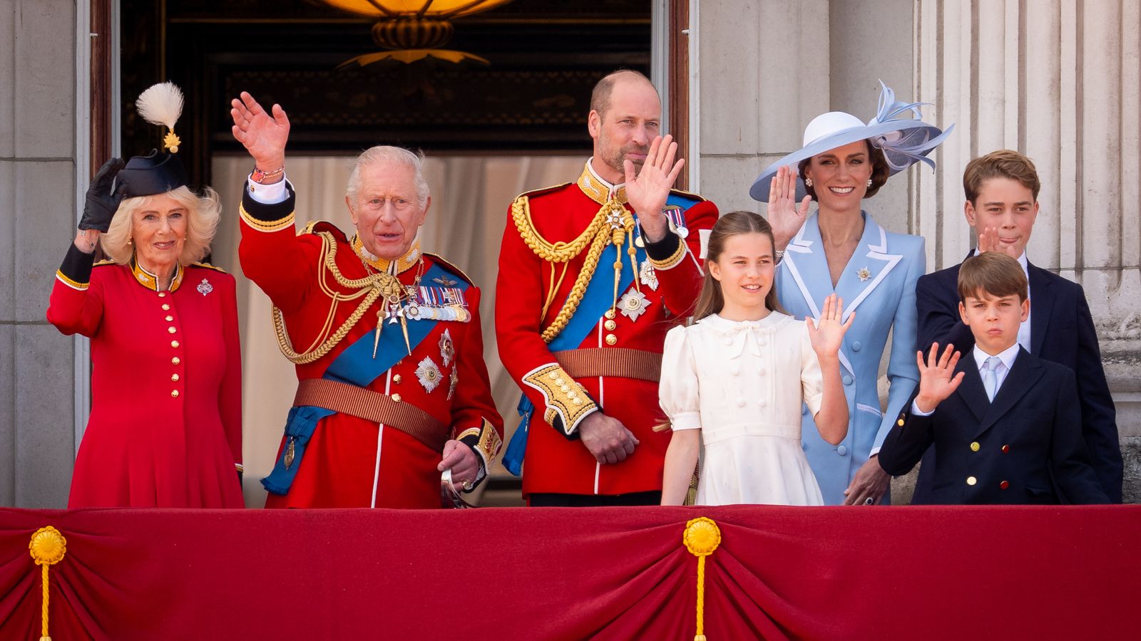 £370m to refurbish Buckingham Palace - but King won't live there
