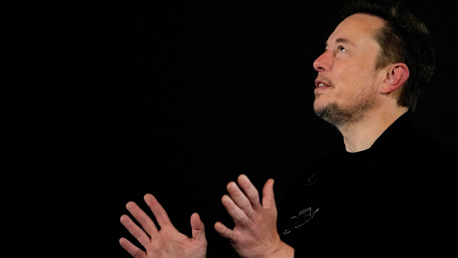 Shares of Elon Musk's SpaceX soar past Amazon