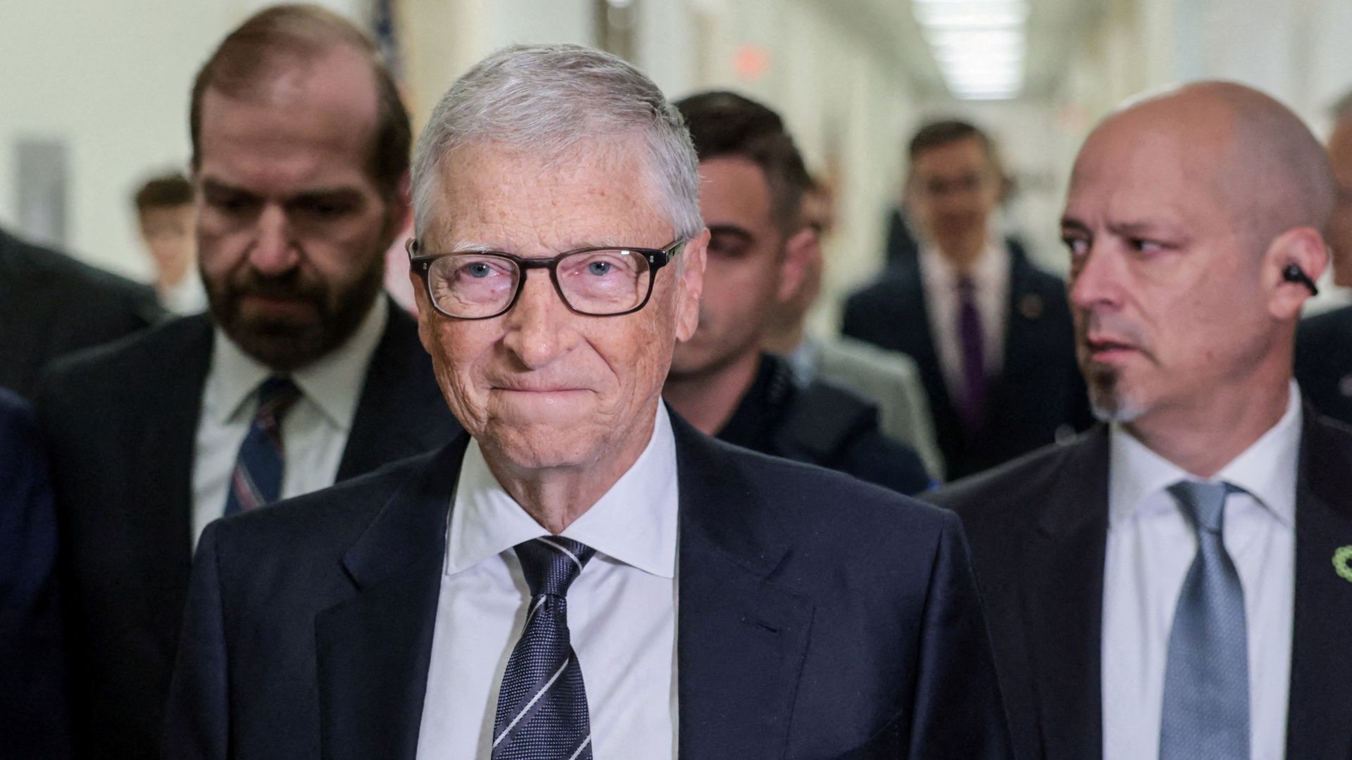 Epstein met with Bill Gates and foundation leaders around 30 times, report finds