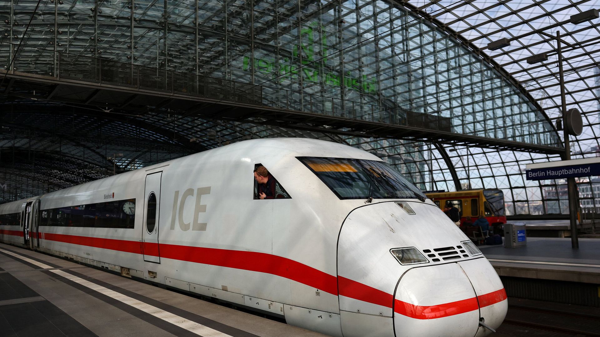 Trains across Germany halted due to problem with communication system