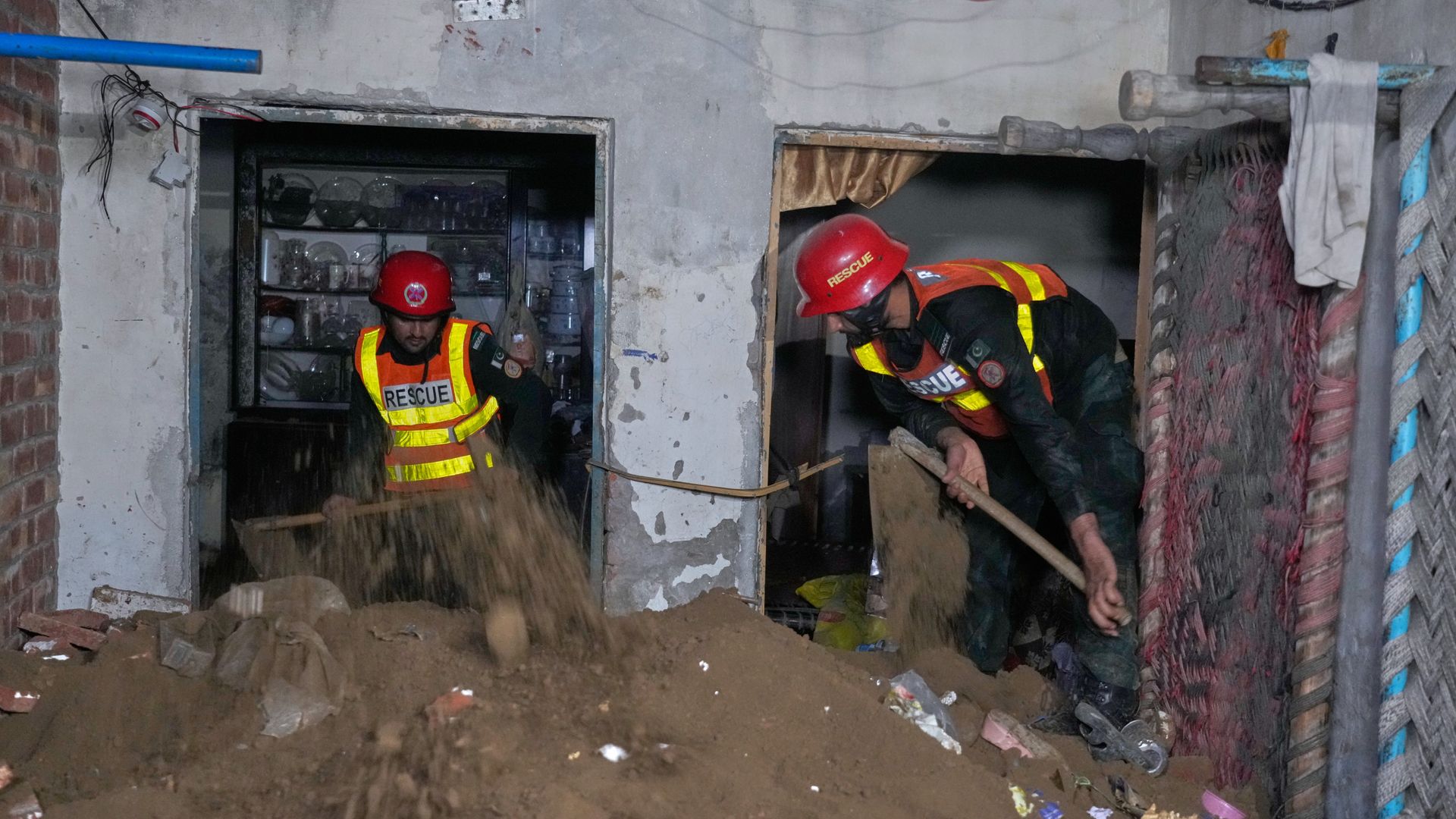 At least 14 children killed after roof collapse of tutoring centre