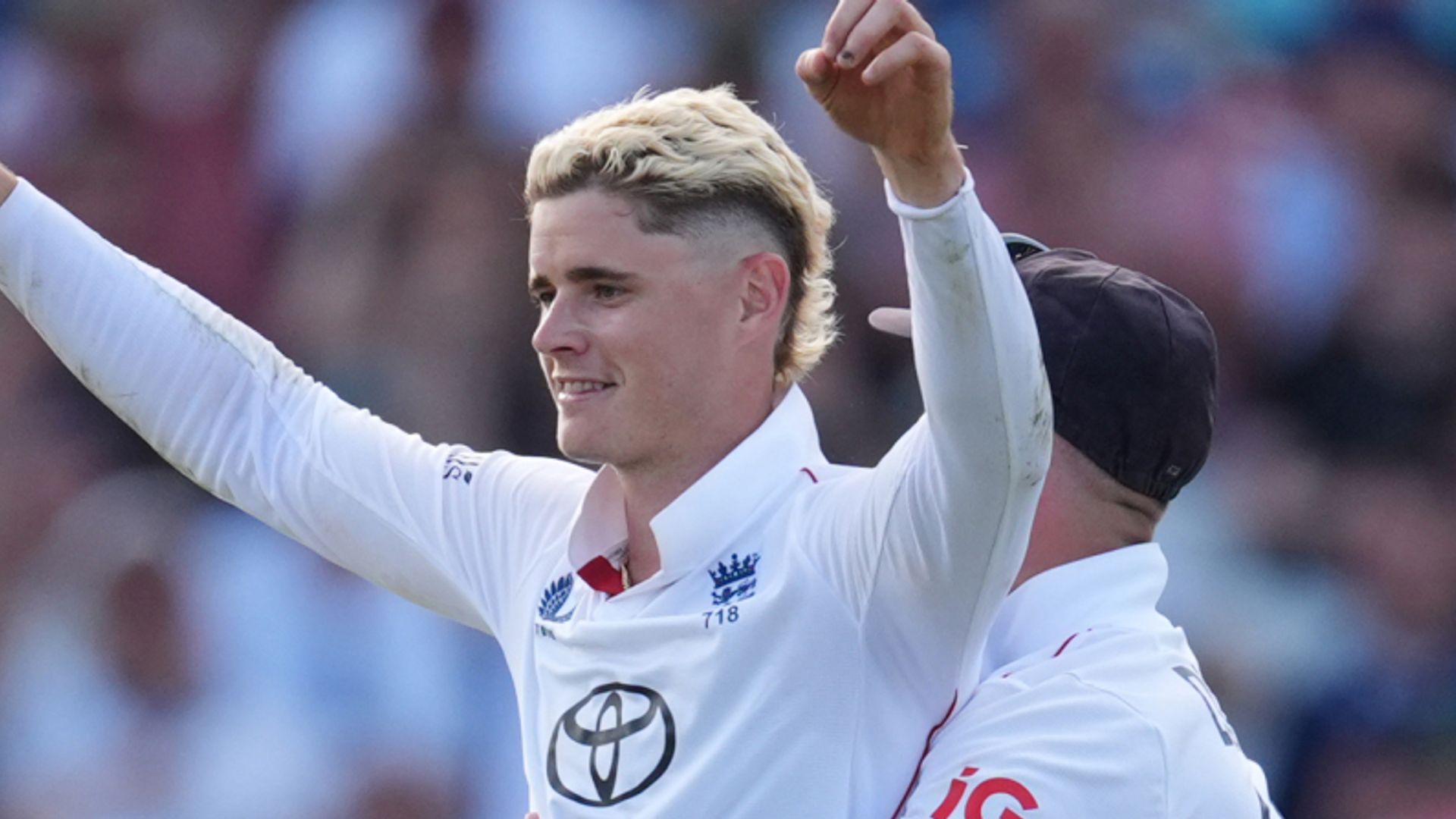 Bethell bags late double as England edge New Zealand on first day of Oval Test