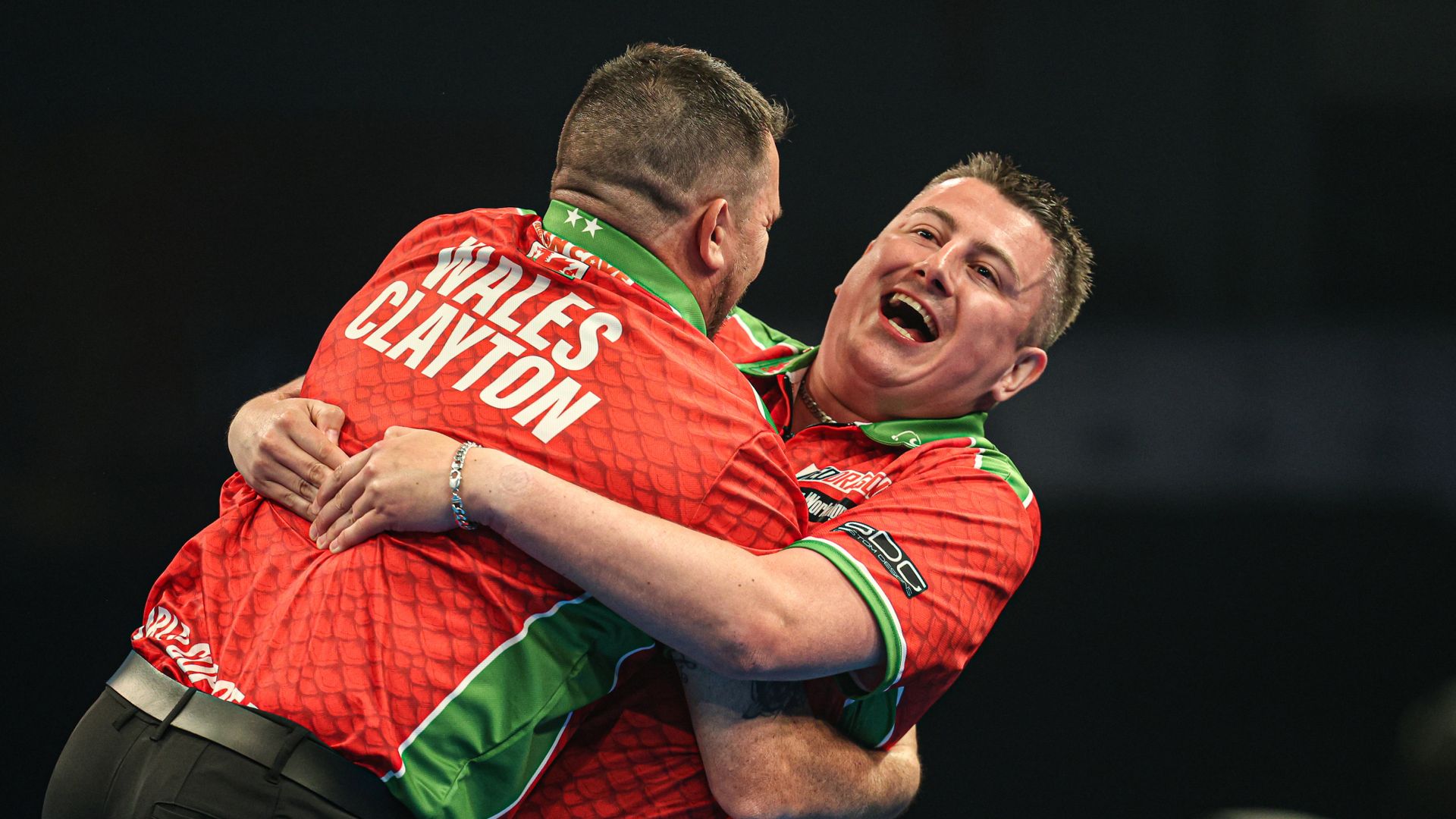 World Cup of Darts: Wales' Clayton and Kenny get off to winning start in group stages