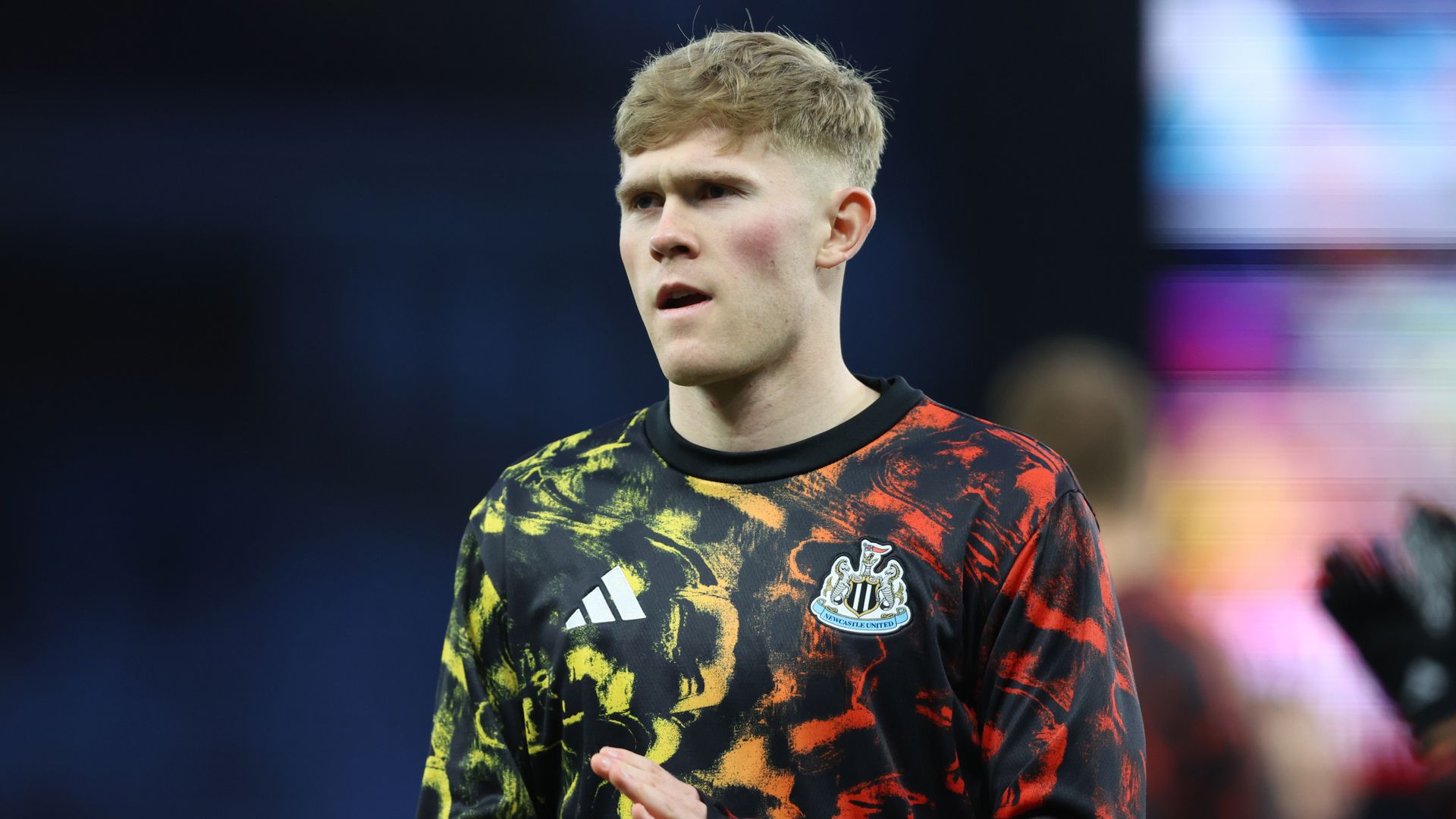 Man Utd monitoring Hall with Fulham's Robinson also an option