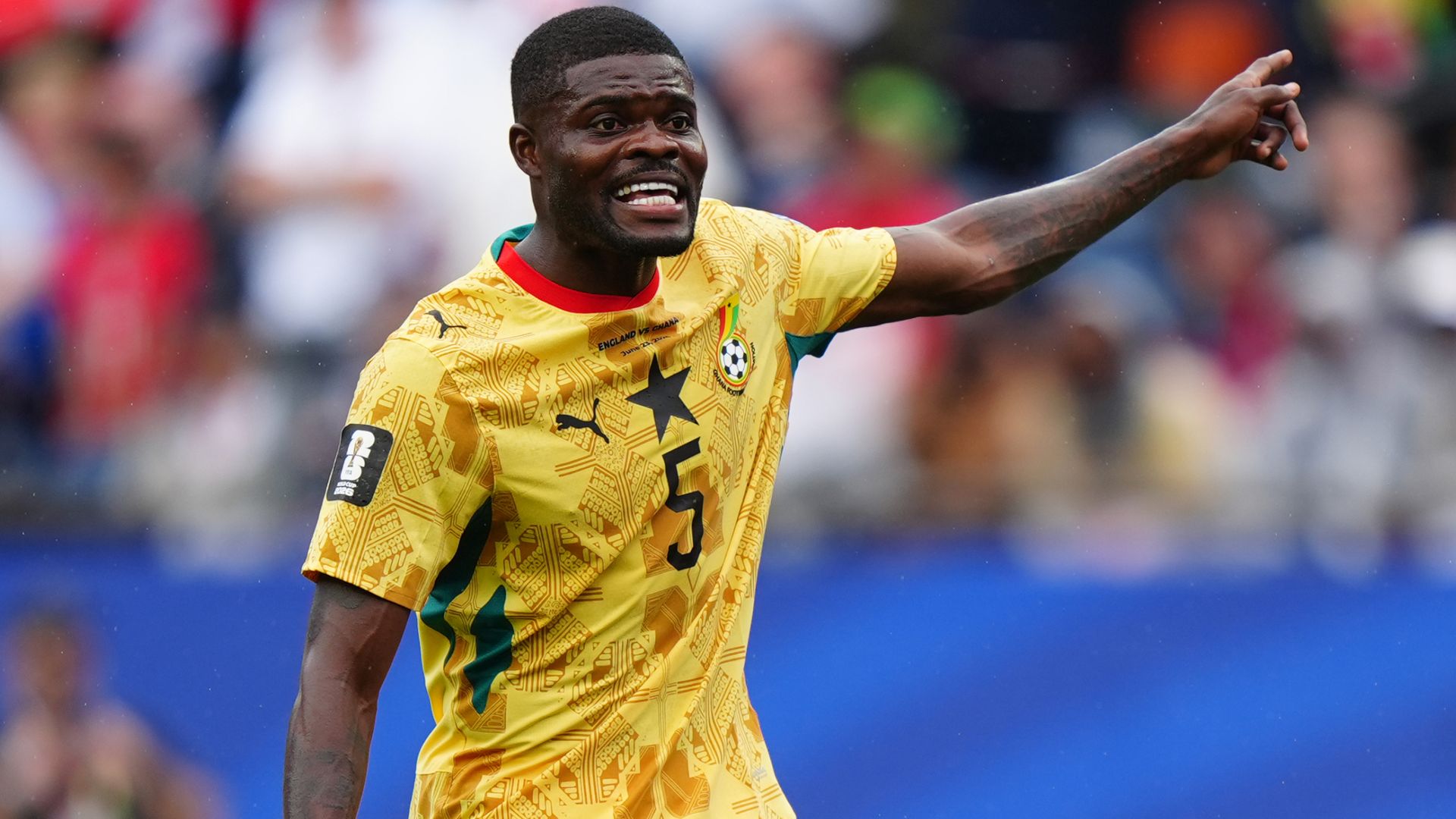 Spence appears to snub Partey pre-match handshake