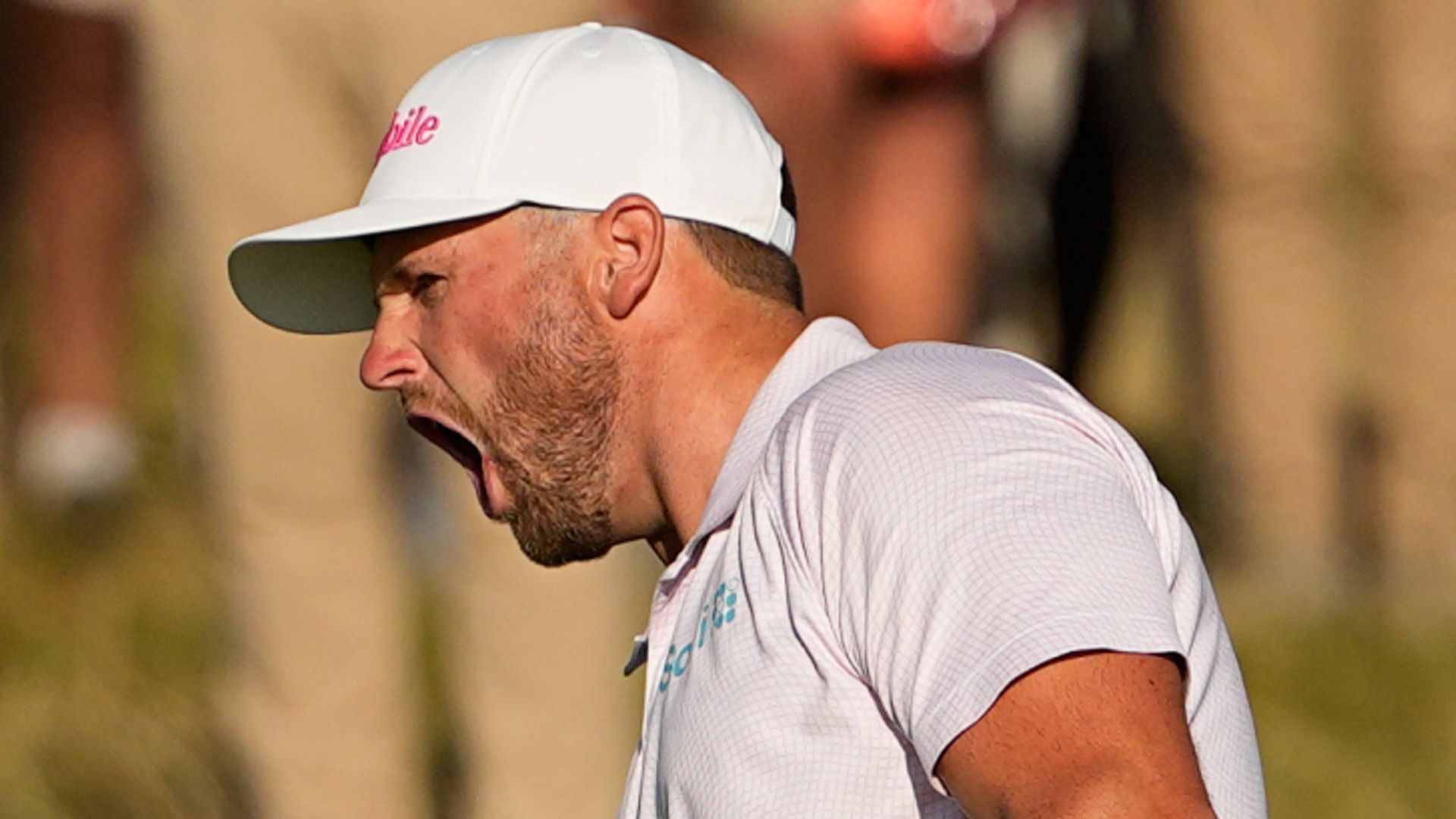 Clark survives huge scare to edge out Burns in US Open thriller